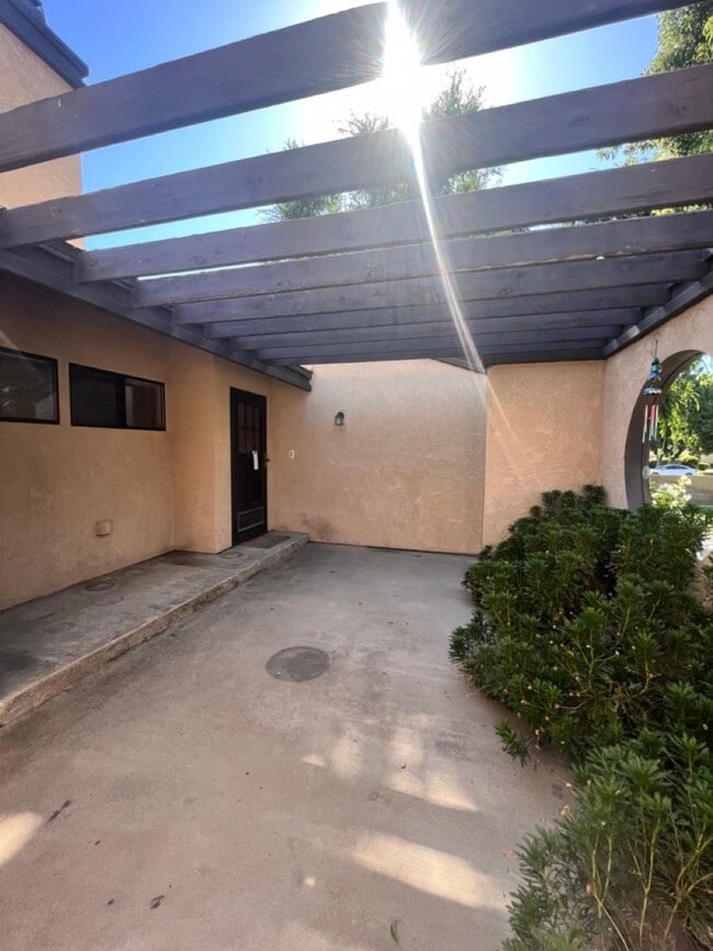 Photo - 2 Bed Condo w/Garage!