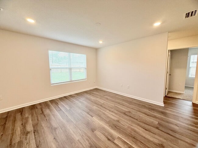Photo - Modern 3-Bedroom Home in Bridlewood