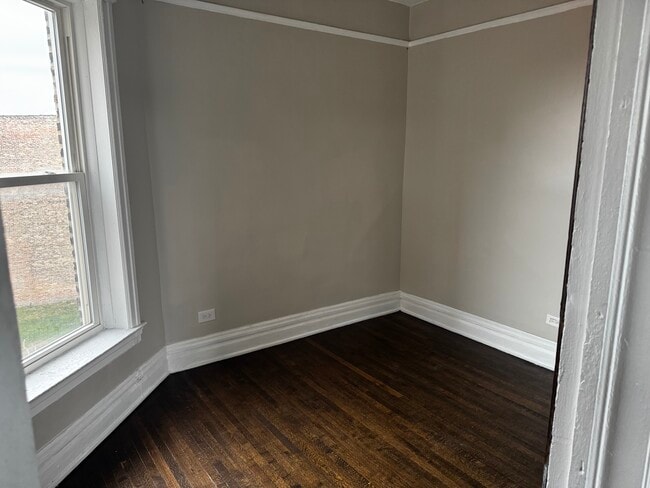 Photo - 4733 S Prairie Ave Unit 1-1st Floor