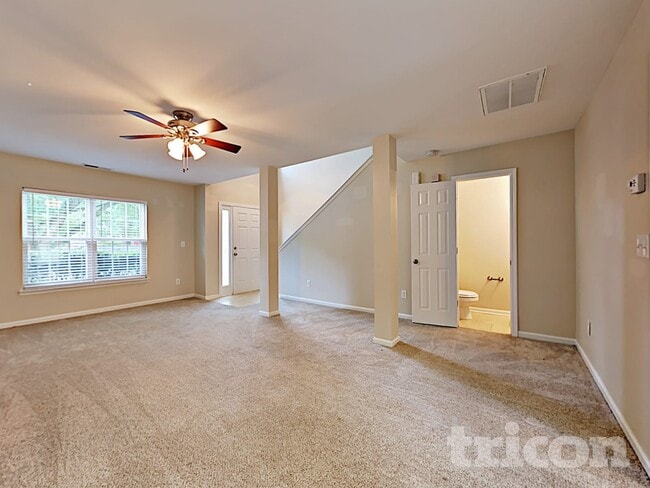 Photo - 5415 Kiev Dr