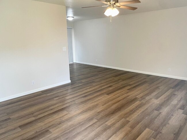 Photo - 363 Florinda St
