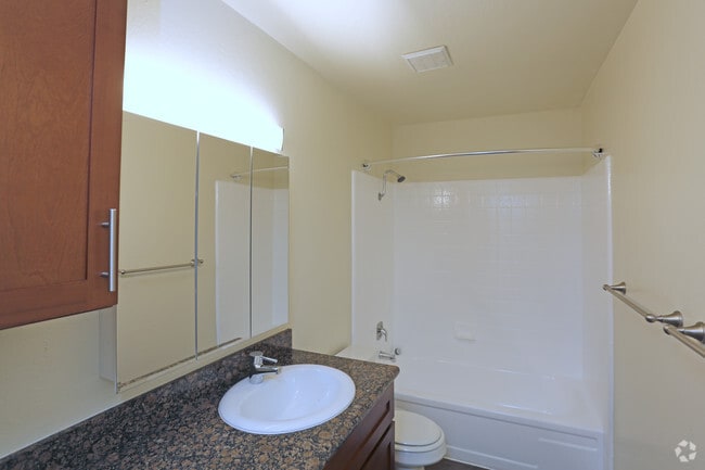 2 HAB, 1 BA - 912 ft² - The Timbers Apartments