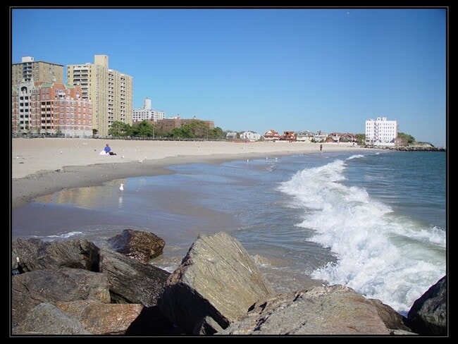 70 Oceana Dr W Unit 5c