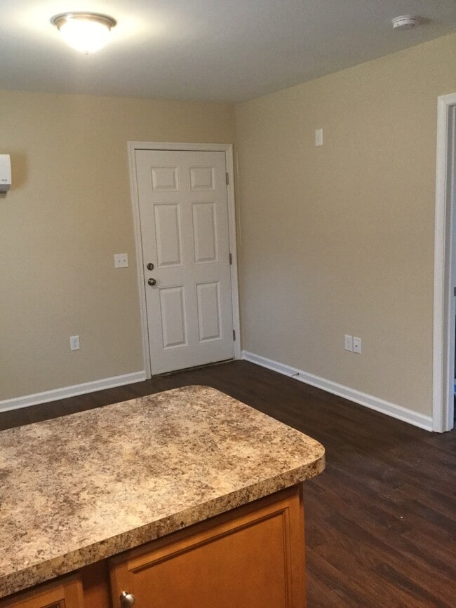 1304B Moses Lane
