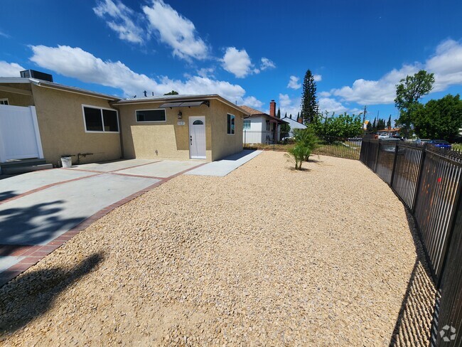 Building Photo - 8221 Alcove Ave Rental