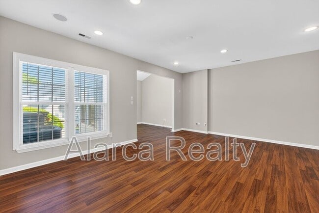 Photo - 4903 Sunburst Ln