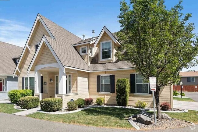 Building Photo - Craftsman Style Townhome in Private Neighb...