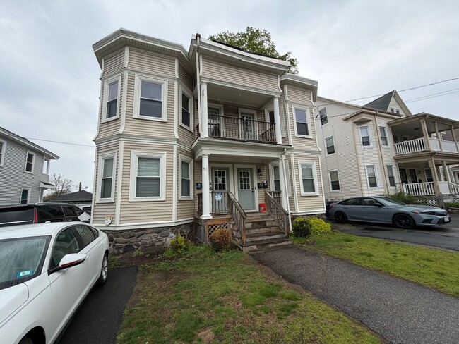 Building Photo - 109-111 Chadwick st-109-2 Unit 109-2