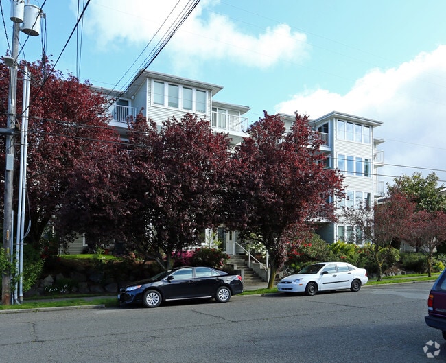 Courtyard Apartments