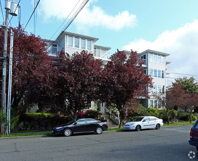 Photo - Courtyard Apartments