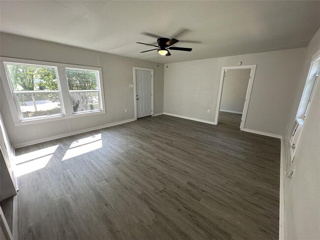 Photo - 622 Scarbrough St