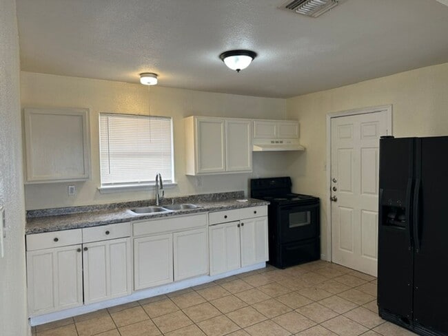 Photo - 410 Dorie St