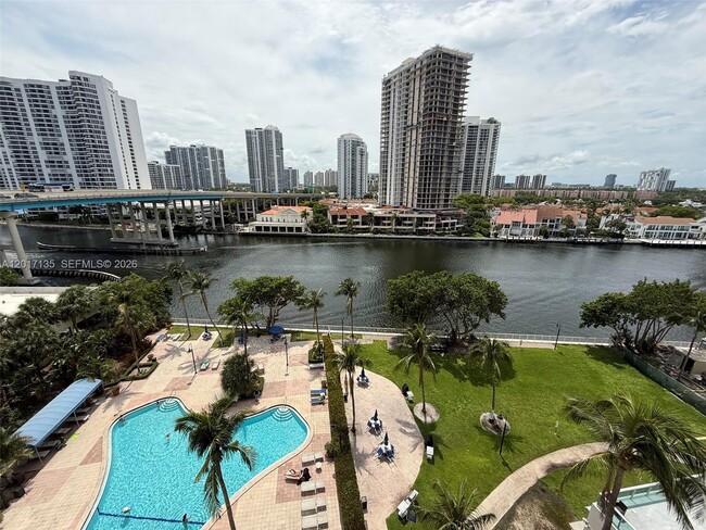 Building Photo - 19390 Collins Ave Unit 907