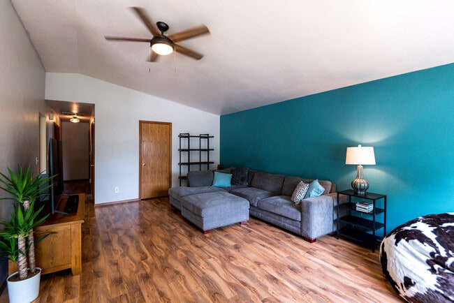 Photo - 485 Farber Dr