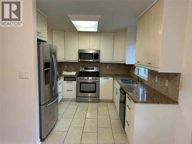 Photo - 2289 Randolph Ave