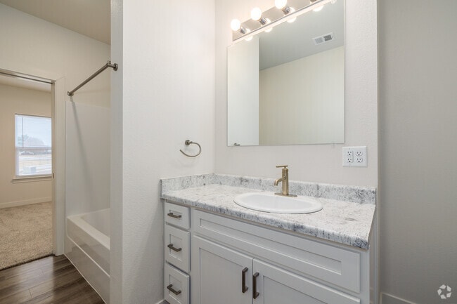 3BR, 3BA - 1212SF - Primary Bathroom