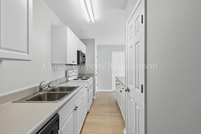 Photo - 2BR/2BA near downtown Burgaw, includes wat... Unit D