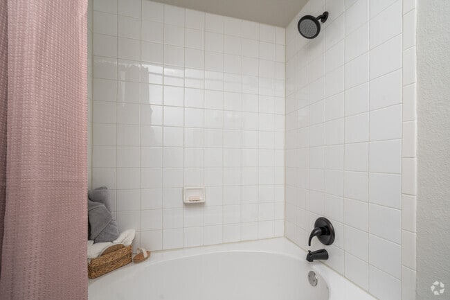 2BR, 2BA - 1,019SF - Primary Bathroom