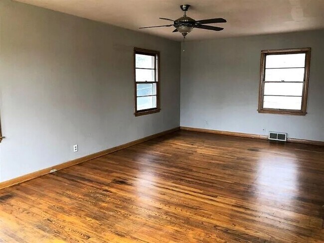 Photo - 336 Beverly Dr