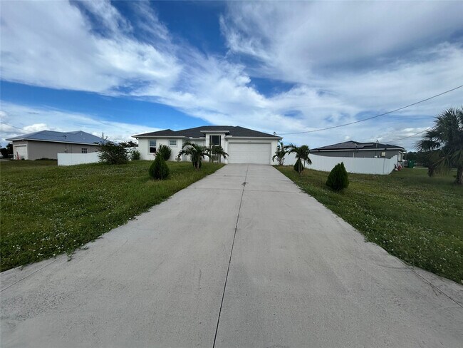 Photo - 1049 Canoe Ct