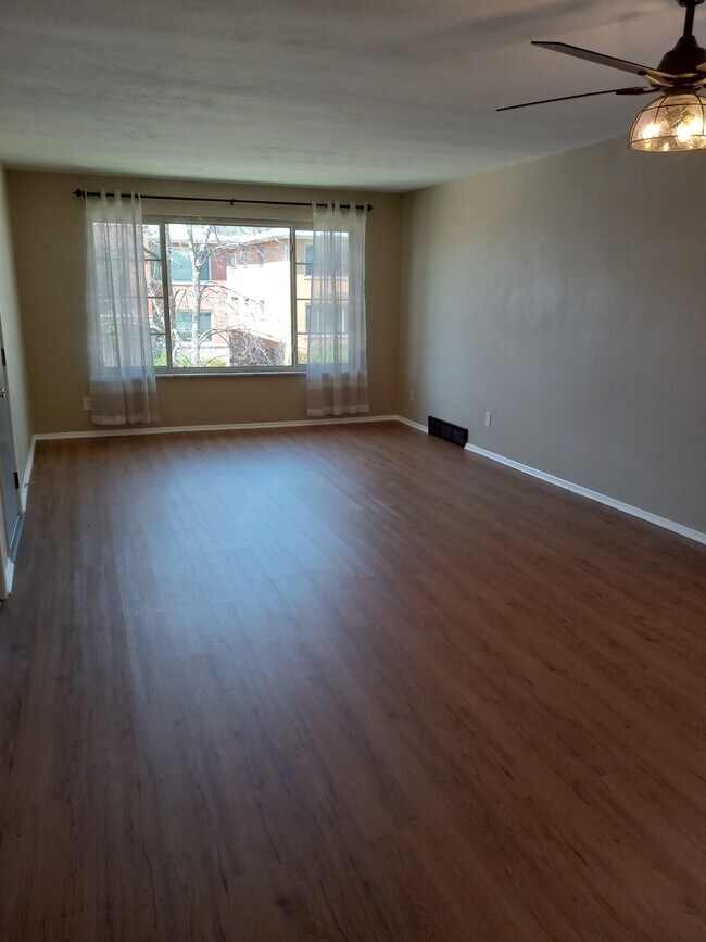 Photo - 7320 Hampshire Dr Unidad #3