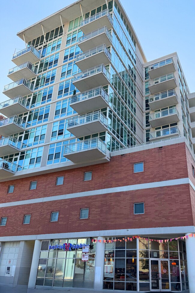 Building Photo - 909 W Washington Blvd Unit 904