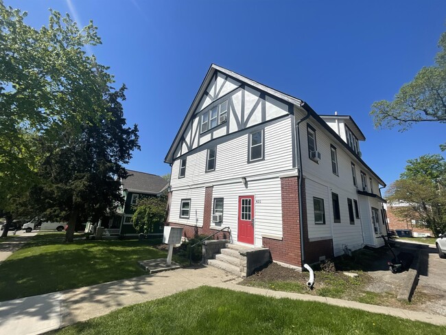 Building Photo - 420 S Fess Ave Rental