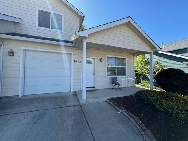 Building Photo - Two Story Townhome