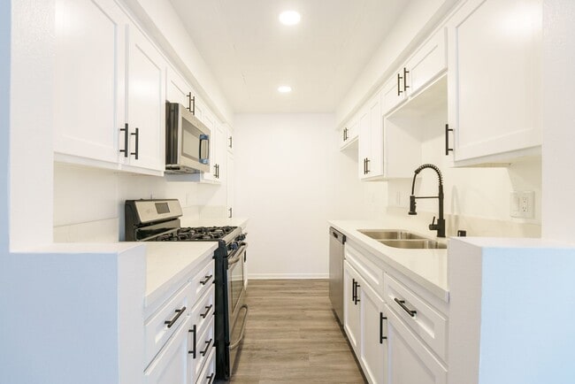 Photo - 1527 Veteran Ave