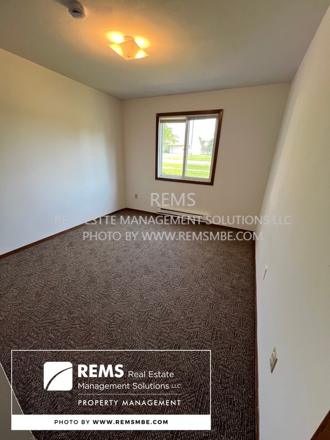 Building Photo - 564 E Slifer St Unit 11