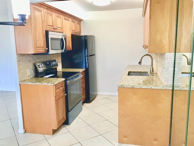 Photo - 2035 Exeter Unit 2035