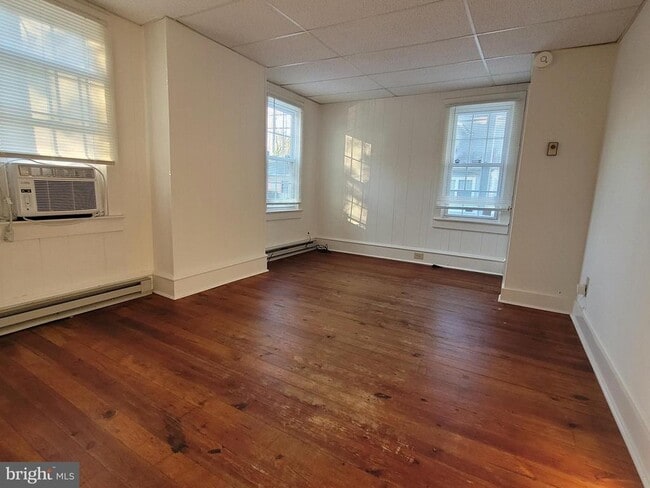 Building Photo - 409 N Washington St