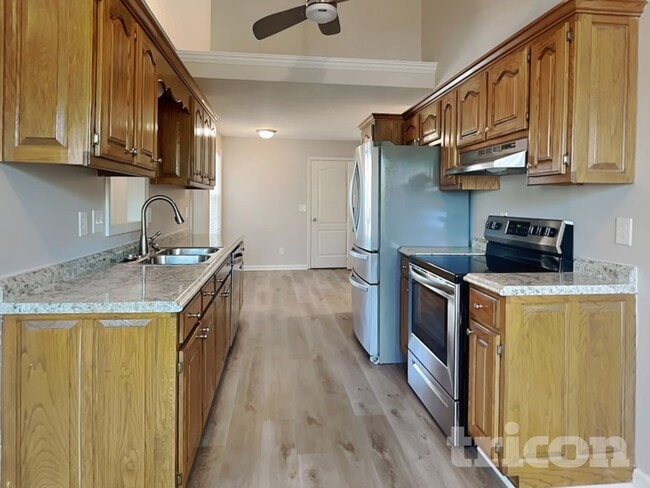 Photo - 1800 University Dr