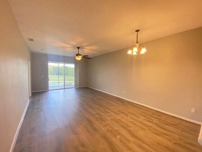 Photo - Beautiful 2/2 Condo in North Shore at Lake... Unidad 312