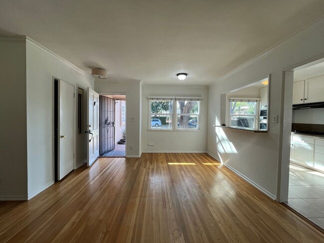 Photo - Sherman Oaks 3+2 w/upgraded kitchen + in-unit laundry!