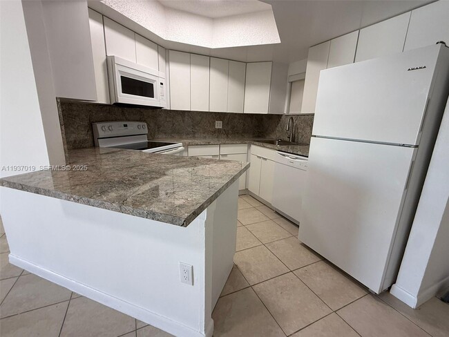 Building Photo - 8343 Lake Dr Unit 405