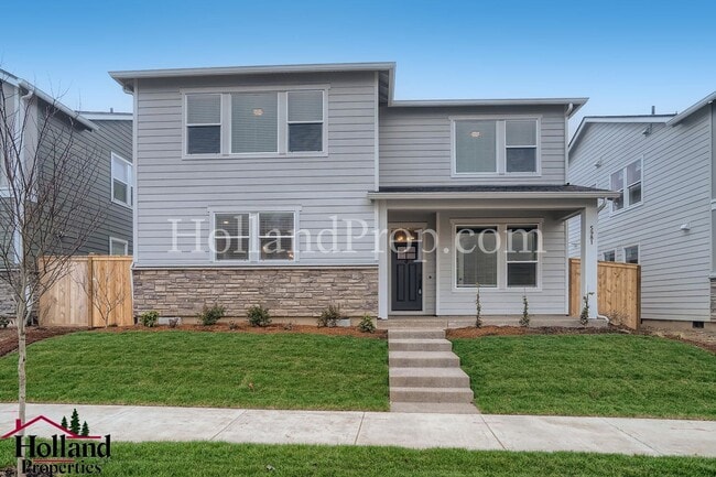 Building Photo - Luxurious South Hillsboro Home with a Fenced Backyard!