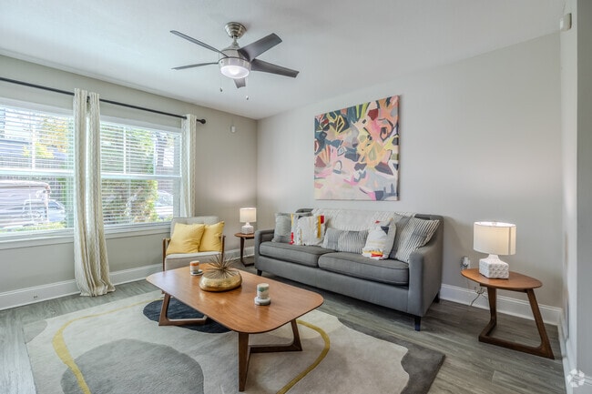 1BR, 1BA - 600SF - Living Room - Morningside Courts