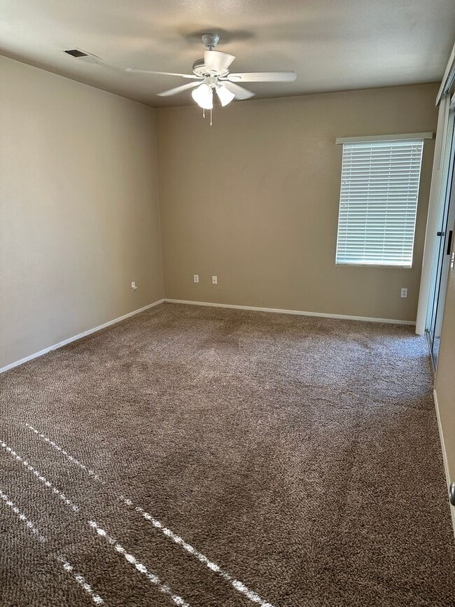 861 Woodridge Cir