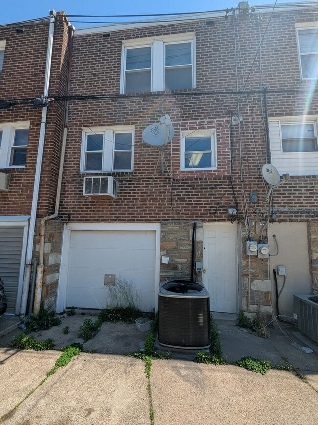 Photo - Large Home - Holmesburg