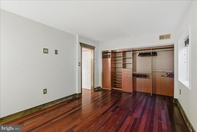 Photo - 1425 Northgate Square Unit 1A