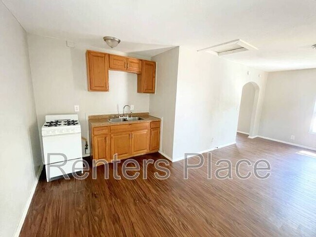 Photo - 200 1/2 E 6th St