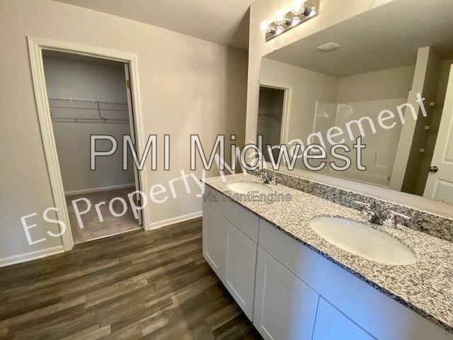 Photo - 2608 W Kings Cyn Dr