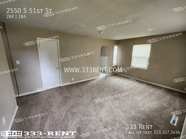 Photo - 2550 S 51st St