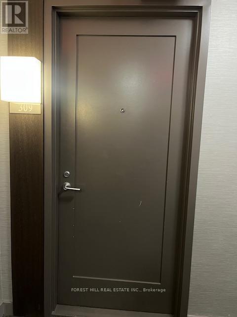 Photo - 310 Tweedsmuir Ave