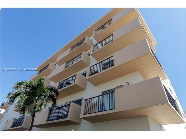Building Photo - 1150 Collins Ave Unit 502 Rental