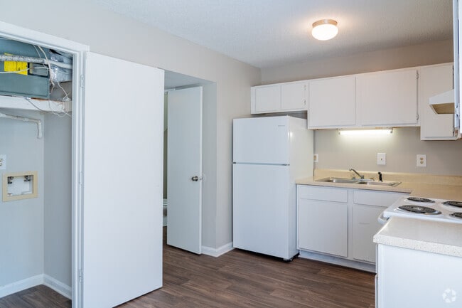 513 - 2BR 1.5BA 894SF Kitchen
