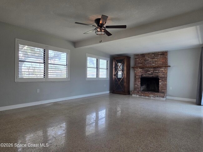 Photo - 550 Capri Rd