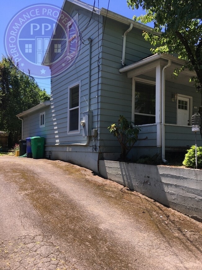 Photo - Beautiful Sellwood Bungalow in One of Portland's Most Desirable Neighborhoods. Pet friendly!