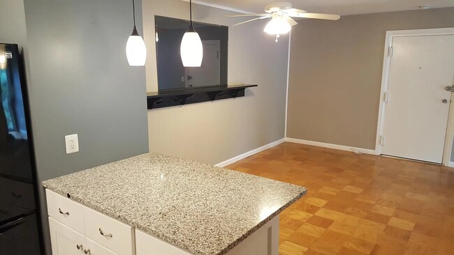 Photo - 201 N Emory Dr Unidad 11